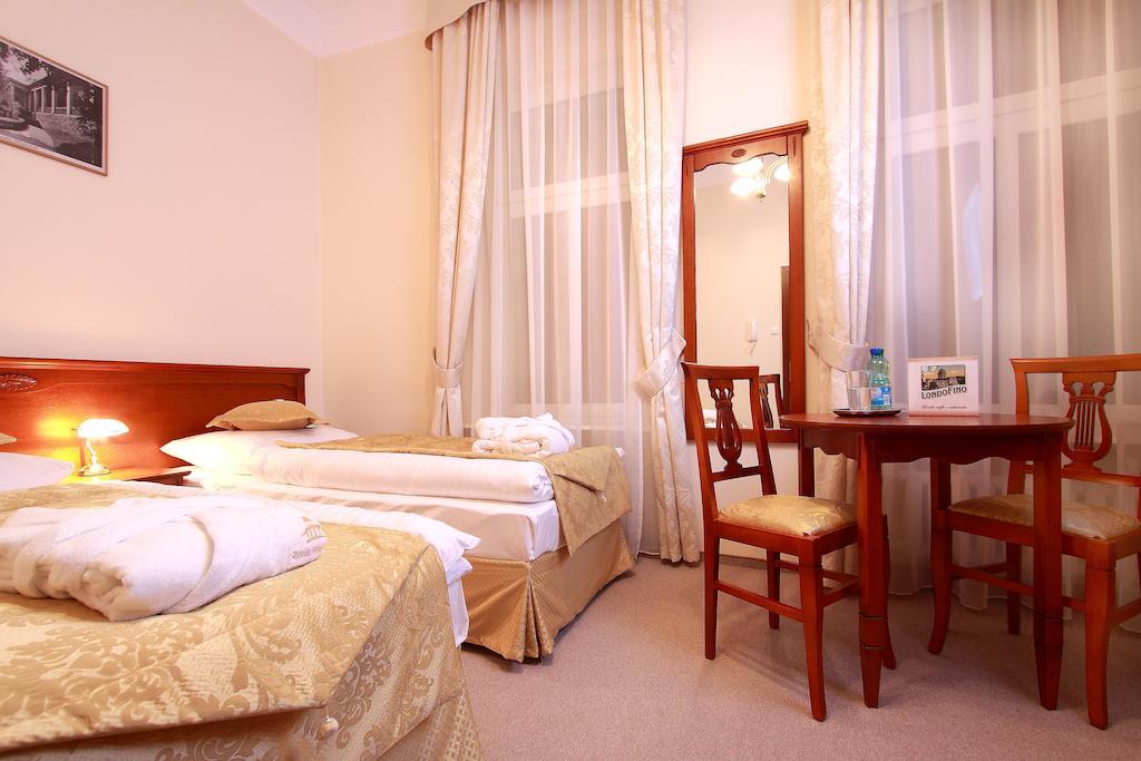 Zdroj Wojciech Aparthotel Ladek-Zdroj Bilik gambar